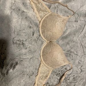 Never worn but super cute and seems comfortable